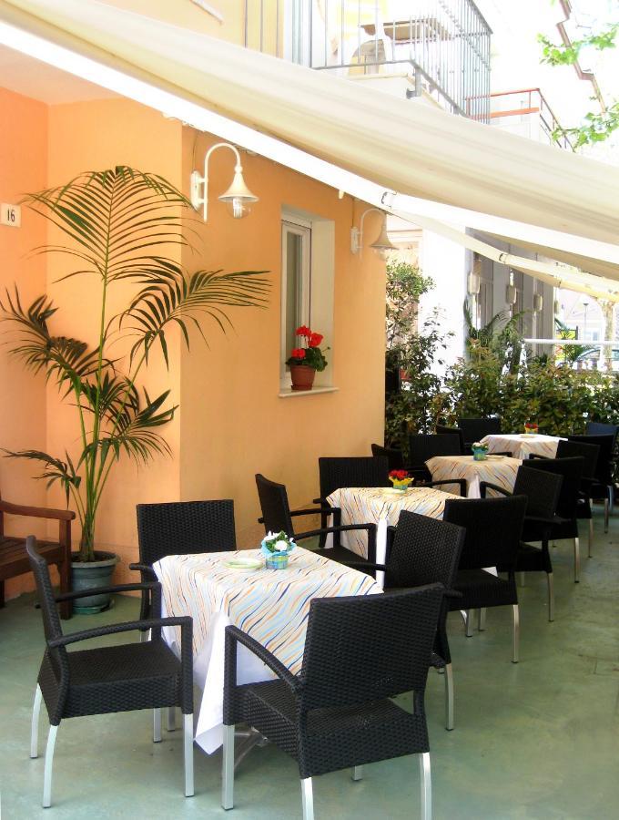 Hotel Silvana Cattolica Eksteriør bilde